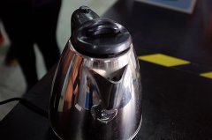 高錳鋼電水壺真的有毒！實驗室定量檢測